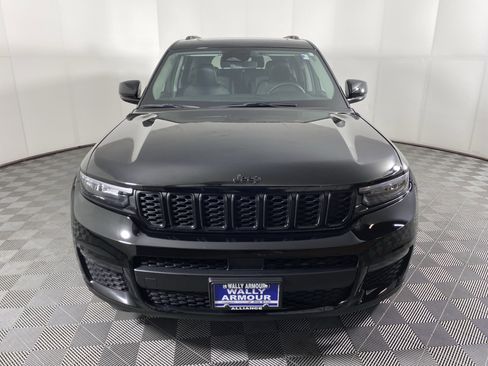 Used 2023 Jeep Grand Cherokee L Limited w/ Black Appearance Package AWD/4WD image 13