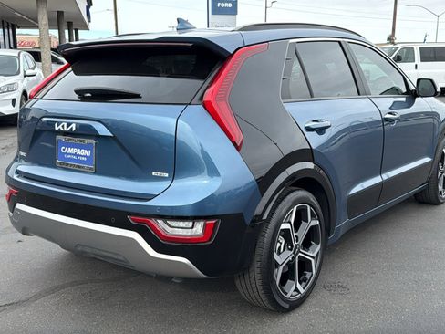 Used 2024 Kia Niro SX Touring image 3