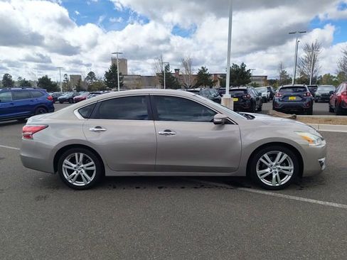 Used 2015 Nissan Altima 3.5 SL image 2