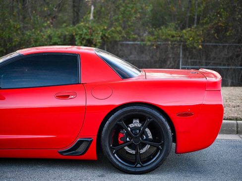 Used 2002 Chevrolet Corvette Z06 w/ Memory Pkg image 9