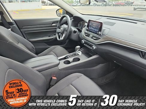 Used 2025 Nissan Altima 2.5 SV FWD image 5