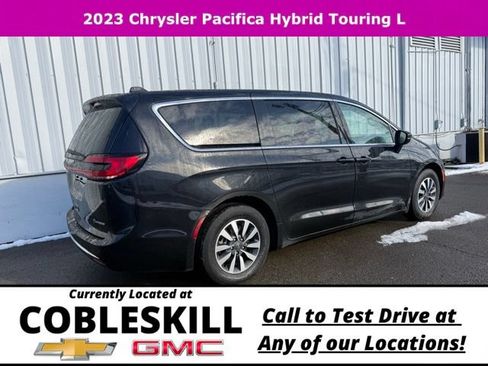 Used 2023 Chrysler Pacifica Touring-L FWD image 5