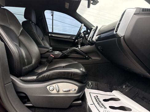 Used 2017 Porsche Cayenne Platinum Edition AWD/4WD image 32