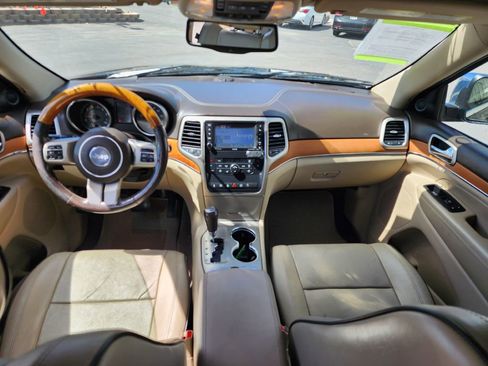 Used 2013 Jeep Grand Cherokee Overland w/ Mopar Chrome Edition Group AWD/4WD image 11