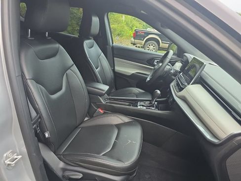 Used 2025 Jeep Compass Limited AWD/4WD image 18