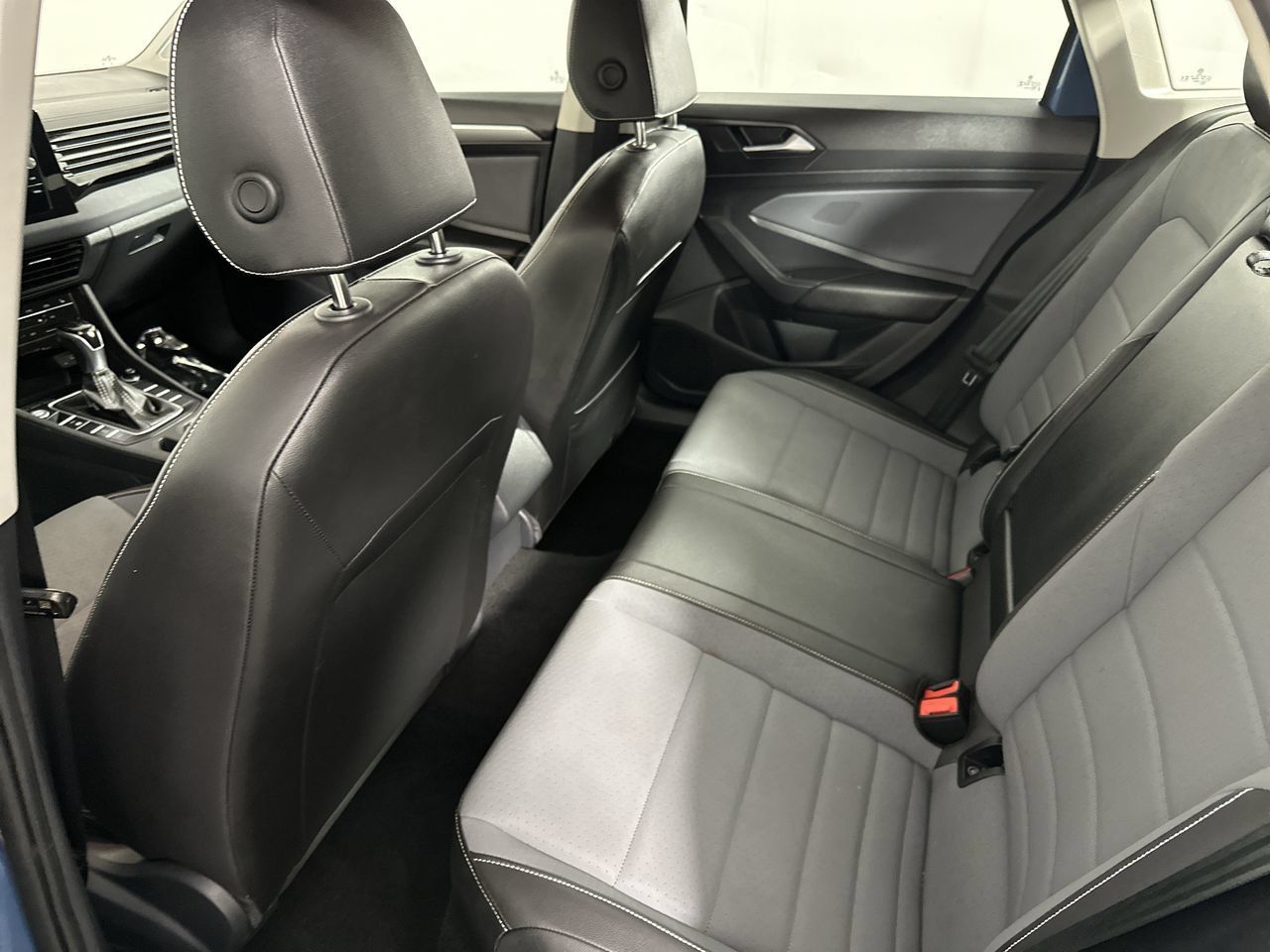 Used 2025 Volkswagen Jetta SE FWD image 15