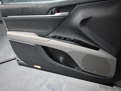 Certified 2020 Toyota Camry XLE w/ Sunroof Package image 16