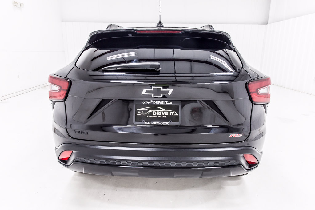 Used 2024 Chevrolet Trax RS w/ Sunroof Package FWD image 5