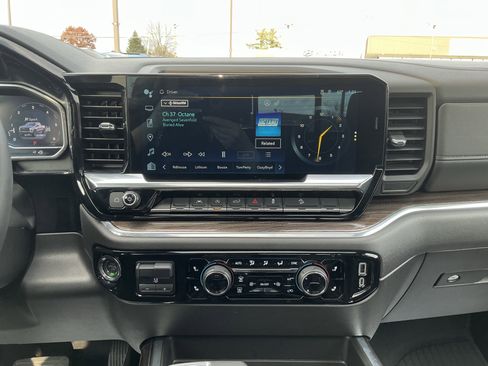 Used 2024 Chevrolet Silverado 1500 LT Trail Boss w/ Convenience Package II image 23