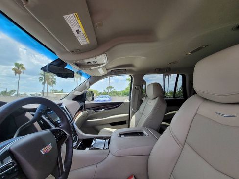 Used 2017 Cadillac Escalade 2WD image 40
