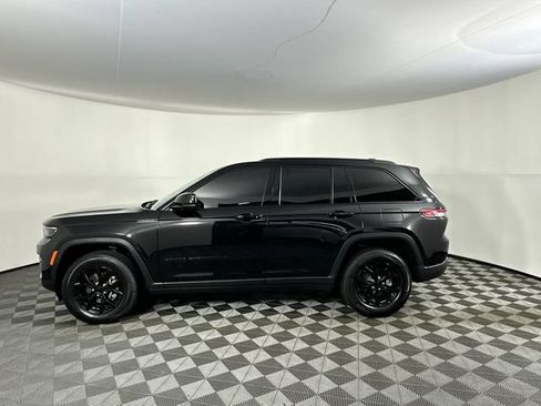 Certified 2025 Jeep Grand Cherokee Altitude AWD/4WD image 29