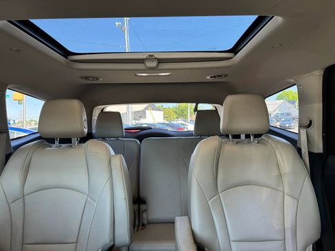 Used 2018 Buick Enclave Premium FWD image 12
