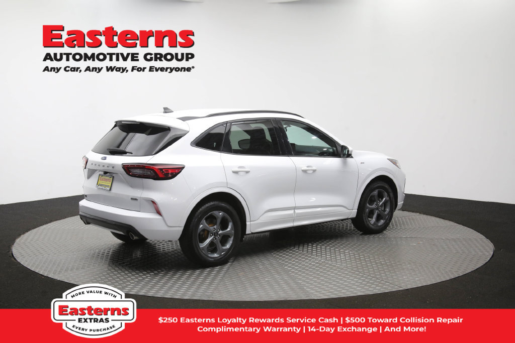 Used 2023 Ford Escape ST-Line Select AWD/4WD image 42