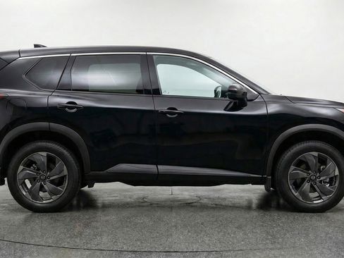 Used 2025 Nissan Rogue SV AWD/4WD image 11