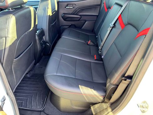 Used 2024 Chevrolet Colorado Z71 w/ Z71 Convenience Package 2 image 15