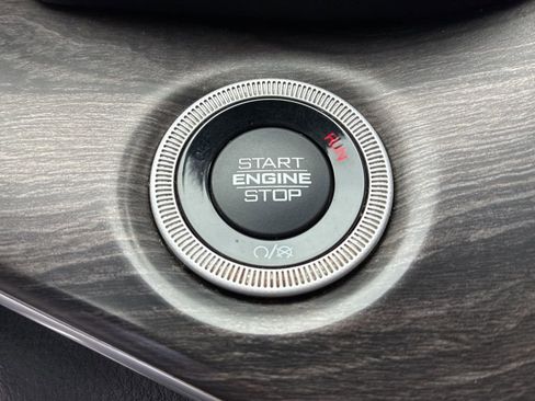 Used 2022 Jeep Grand Cherokee Overland w/ MOPAR Finishing Package image 29