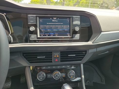 Used 2020 Volkswagen Jetta SE FWD image 23