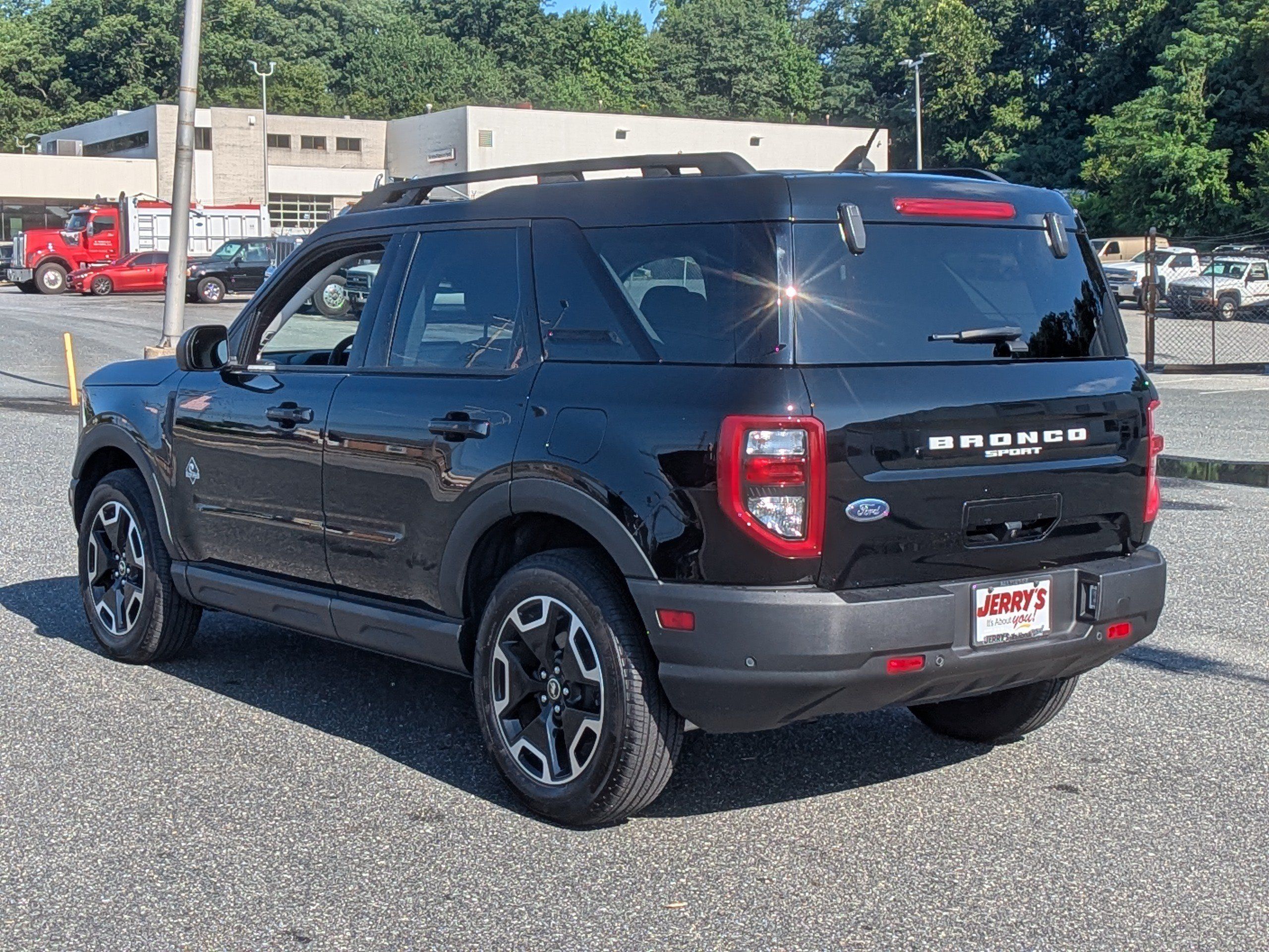 Used 2023 Ford Bronco Sport Outer Banks w/ Tech Package AWD/4WD image 6