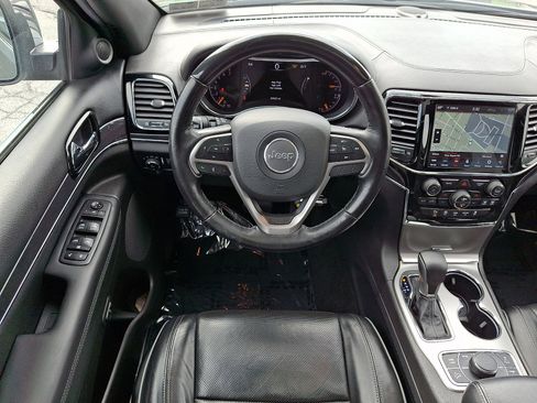 Used 2020 Jeep Grand Cherokee Overland image 11