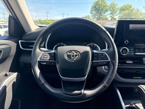 Used 2023 Toyota Highlander XLE AWD/4WD image 24
