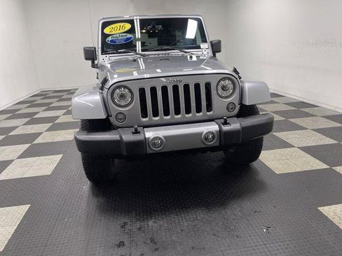 Used 2018 Jeep Wrangler Unlimited Sahara w/ Connectivity Group AWD/4WD image 7