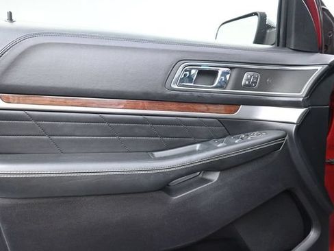 Used 2018 Ford Explorer Platinum AWD/4WD image 13