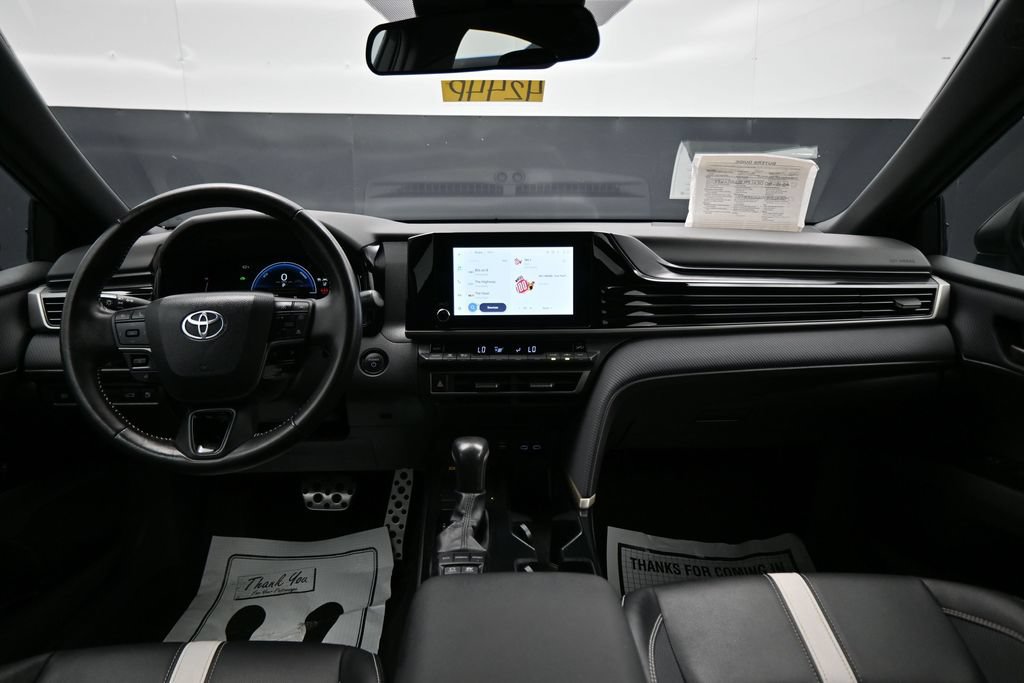 Used 2025 Toyota Camry SE FWD image 13