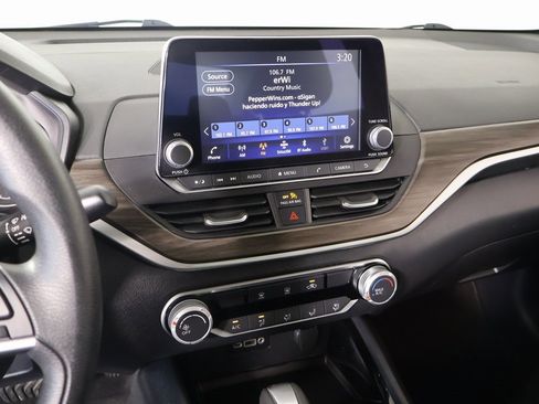 Used 2024 Nissan Altima 2.5 SV image 5