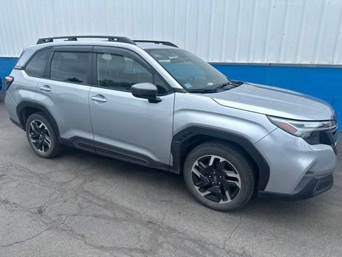 Used 2025 Subaru Forester Limited AWD/4WD image 2