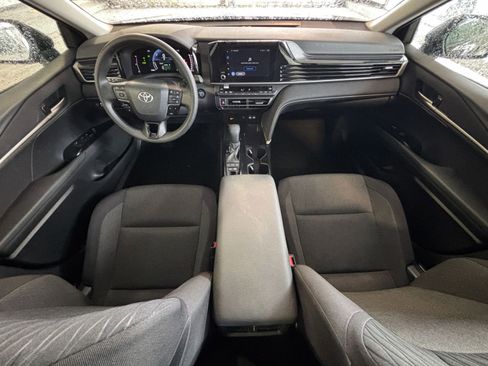 Used 2025 Toyota Camry LE image 32