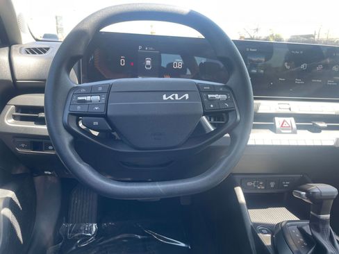 Used 2025 Kia K4 LXS FWD image 32
