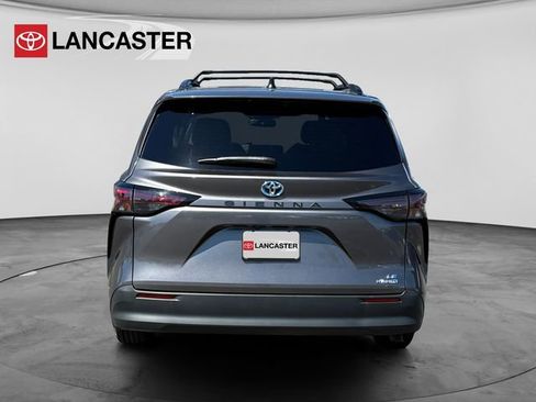 Used 2024 Toyota Sienna LE w/ LE Plus Package FWD image 6