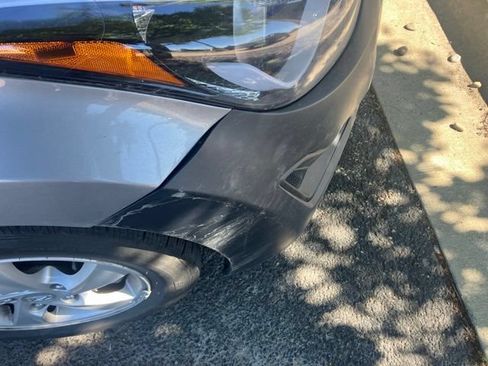 Used 2015 Hyundai Elantra SE FWD image 17
