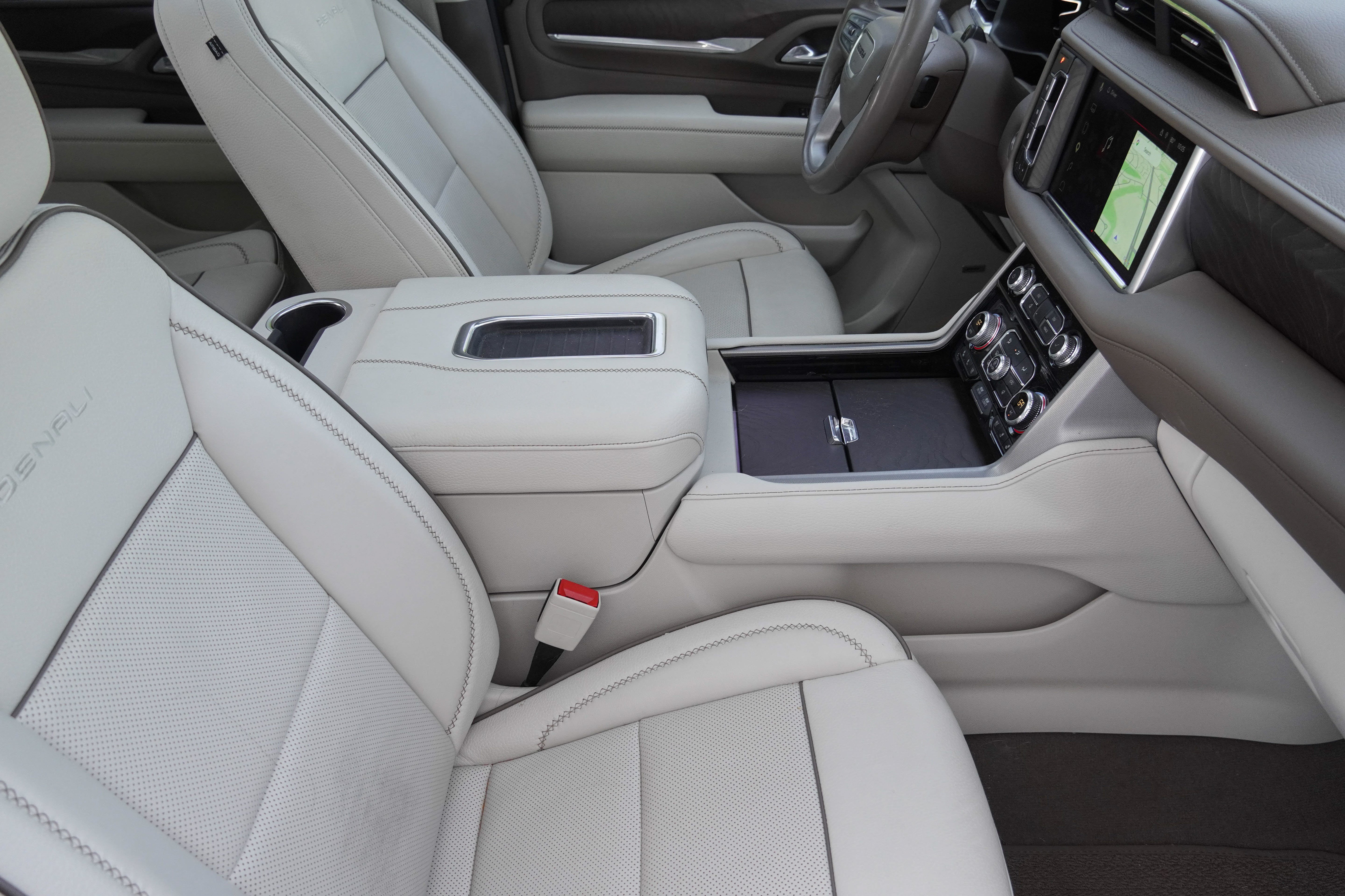 Used 2024 GMC Yukon Denali w/ Advanced Technology Package AWD/4WD image 12