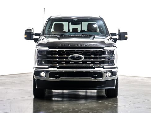 Used 2024 Ford F250 Lariat w/ Chrome Package image 4