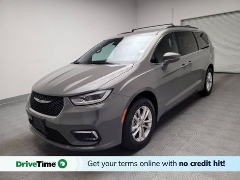 Used 2022 Chrysler Pacifica Touring AWD/4WD image 1