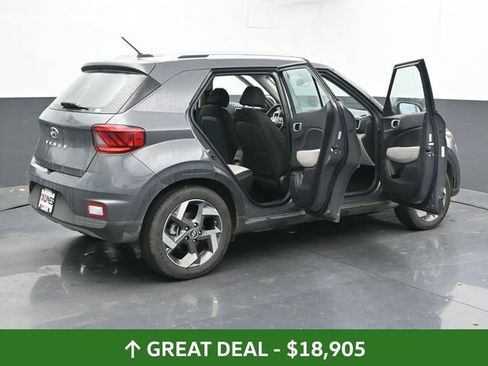 Used 2025 Hyundai Venue SEL image 40