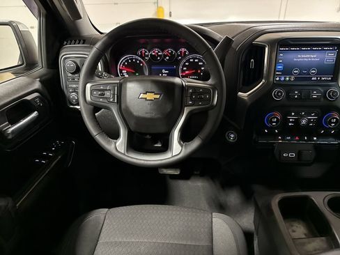 Used 2022 Chevrolet Silverado 1500 LT AWD/4WD image 11