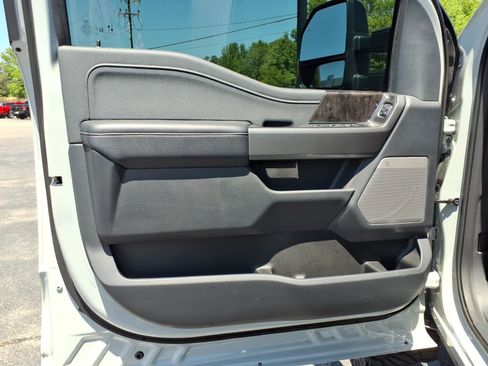 Used 2025 Ford F350 Lariat w/ Lariat Ultimate Package AWD/4WD image 4