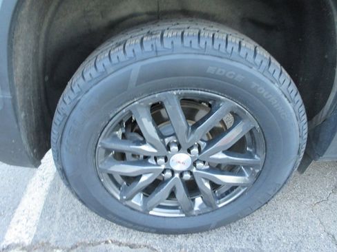 Certified 2017 GMC Acadia SLT image 9