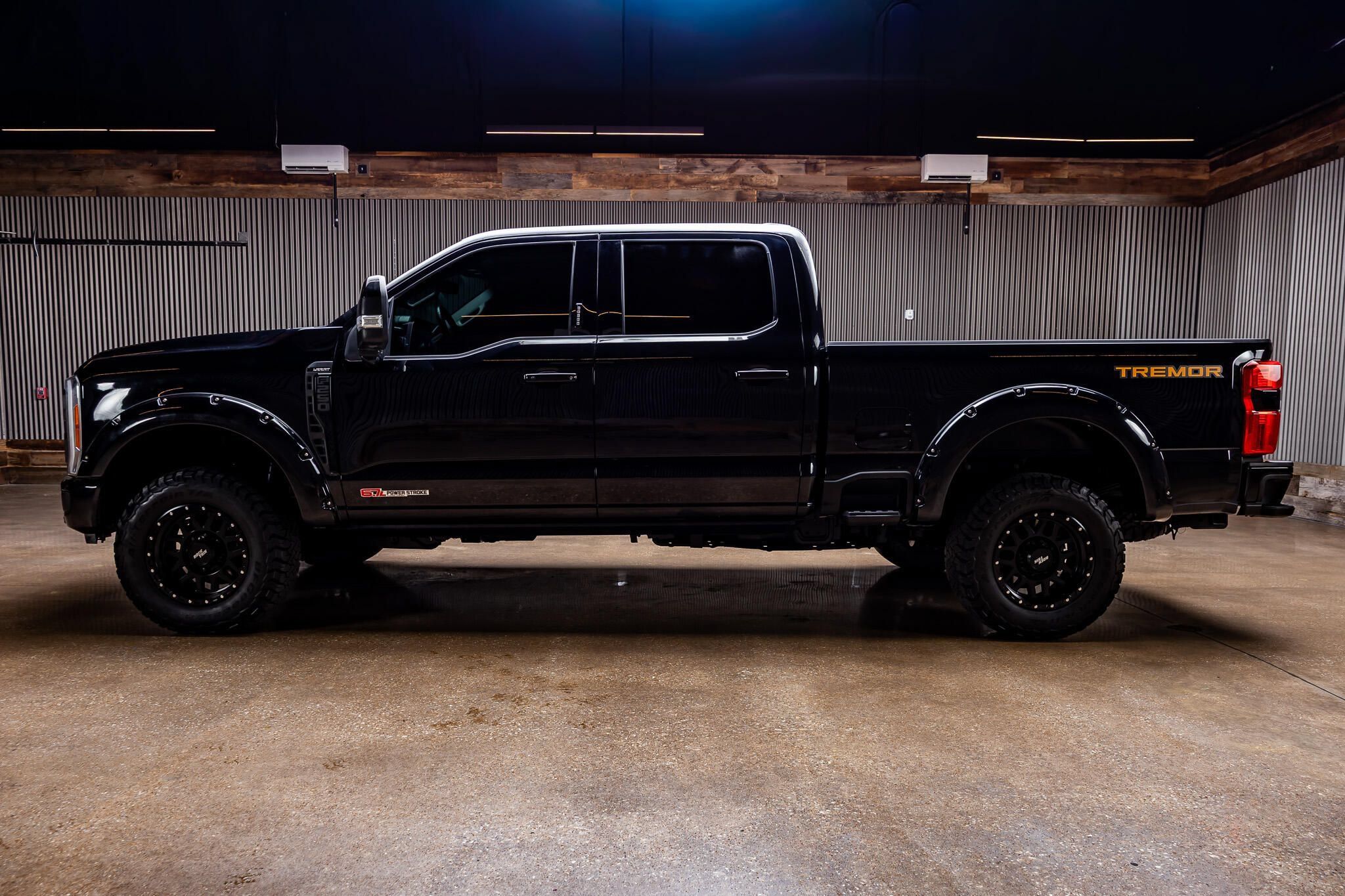 Used 2023 Ford F250 Lariat w/ Lariat Ultimate Package AWD/4WD image 5