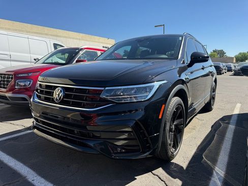 Used 2023 Volkswagen Tiguan SE R-Line image 2