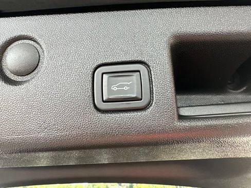 Used 2023 Chevrolet Equinox LT FWD image 22