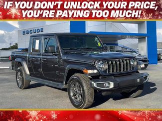 Used 2024 Jeep Gladiator Sport video 1
