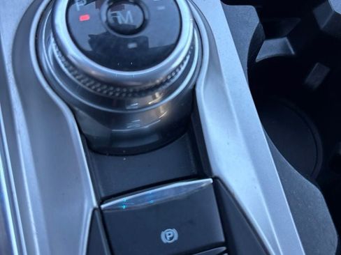Used 2020 Ford Explorer XLT w/ Equipment Group 202A AWD/4WD image 19