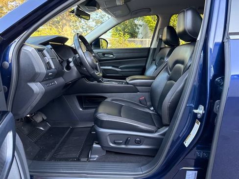 Used 2023 Nissan Pathfinder SL w/ Lighting Package (N92) AWD/4WD image 16