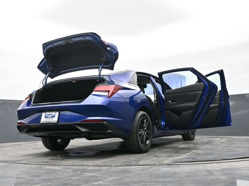 Used 2022 Hyundai Elantra SEL w/ Convenience Package image 48