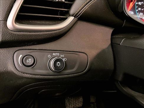 Used 2019 Chevrolet Trax LT w/ LT Convenience Package image 30