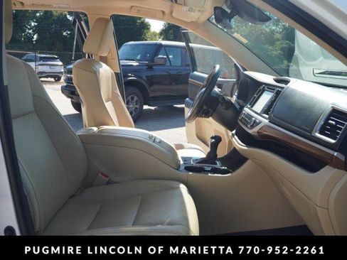 Used 2018 Toyota Highlander Limited FWD image 14