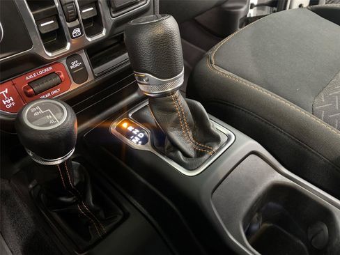 Used 2023 Jeep Gladiator Mojave w/ Cold Weather Group image 26